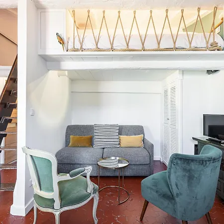 Charming Old Town Apartment *
