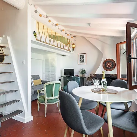 Charming Old Town Apartment *